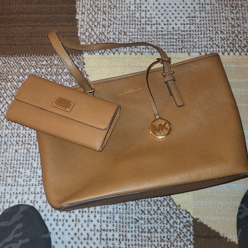 Michael Kors Tan Tote Bag and Wallet Set